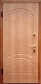 стальная дверь с деревянной отделкой дуб